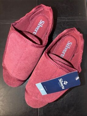 Silverts Women’s Burgundy Comfort Slippers